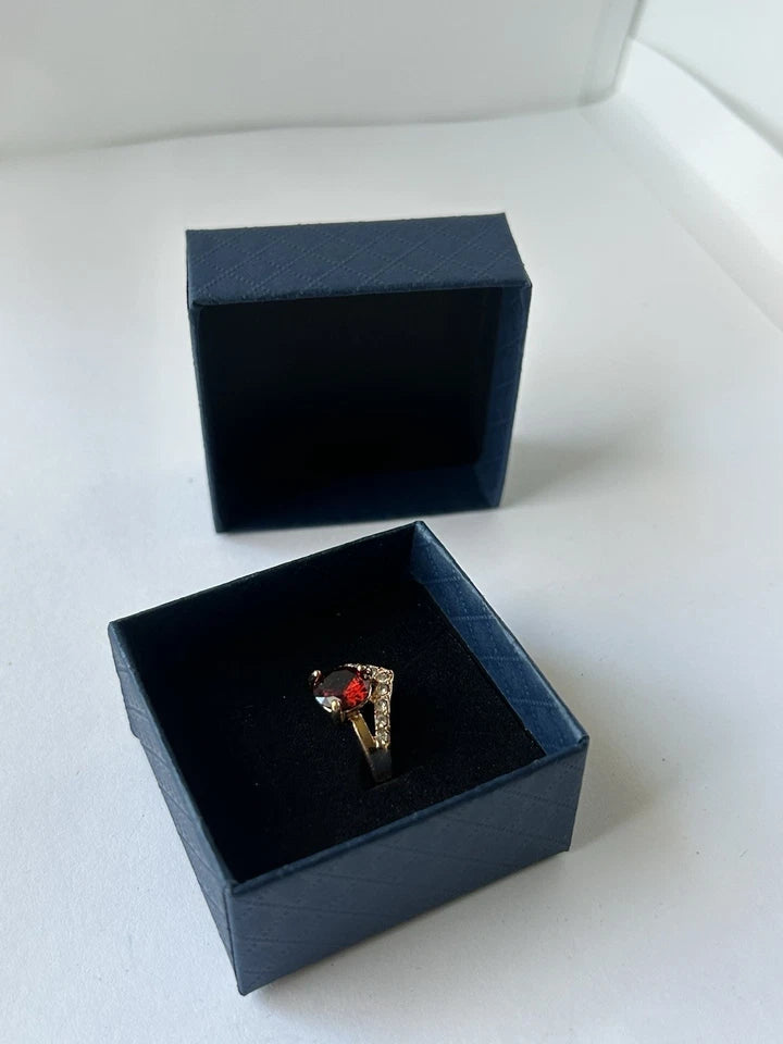 Vintage-Style Red Cubic Zirconia Ring – Gold-Plated Women’s Ring Size 7